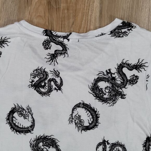 🔺️Justify White & Black Dragon Print Short Sleeve Top Small - Picture 4 of 9